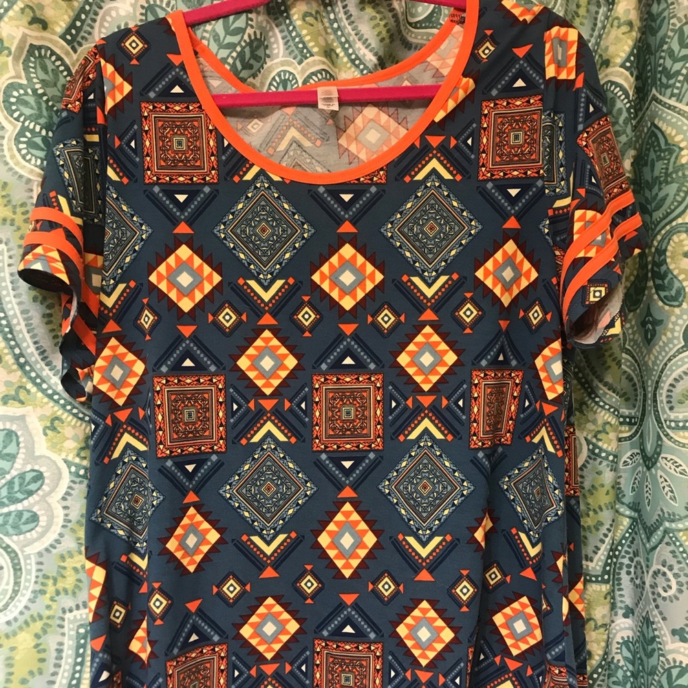 Lula roe Classic T